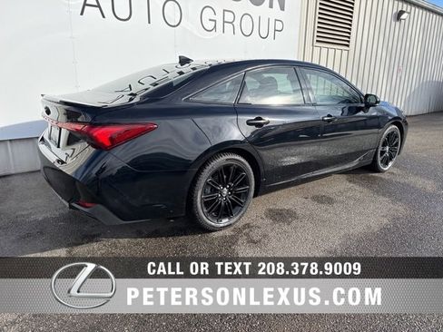 Used 2022 Toyota Avalon XSE image 3