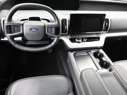 Used 2025 Ford Expedition Active AWD/4WD image 15