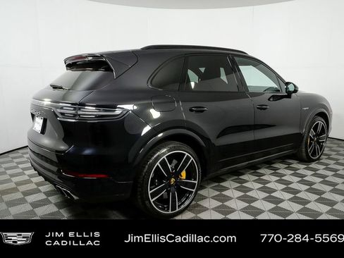 Used 2021 Porsche Cayenne Turbo S w/ Premium Package Plus image 32