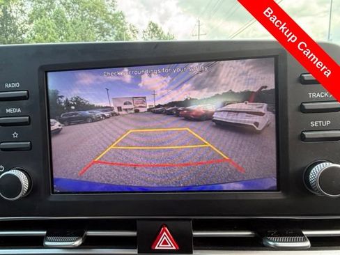 Used 2023 Hyundai Elantra SE w/ Preferred Accessory Package FWD image 21