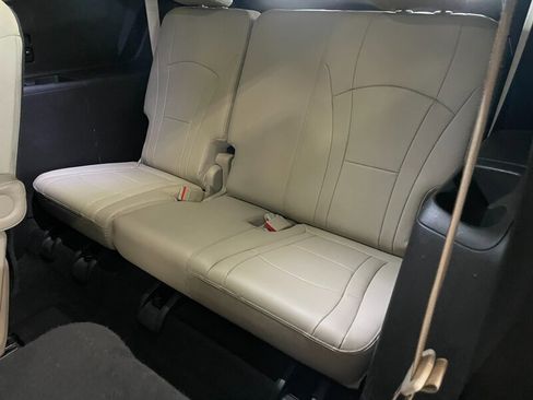 Used 2018 Buick Enclave Essence AWD/4WD image 16