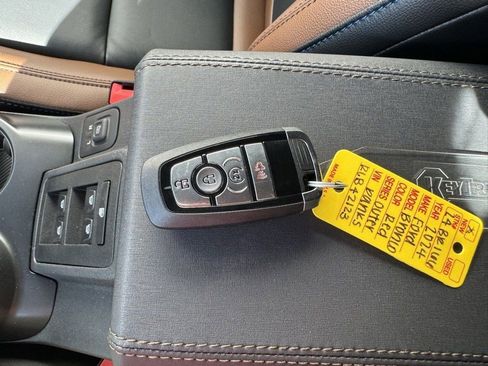 New 2024 Ford Bronco Outer Banks w/ Sasquatch Package AWD/4WD image 33