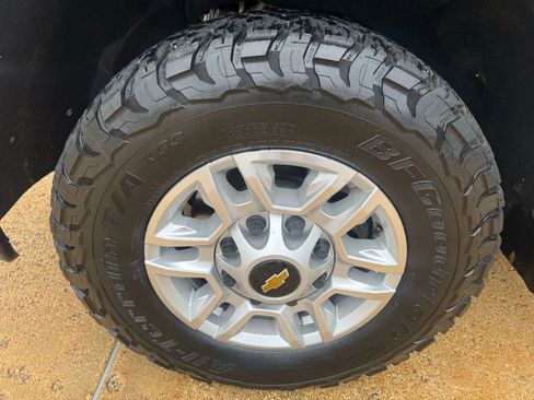 Used 2021 Chevrolet Silverado 2500 LT w/ Convenience Package image 10