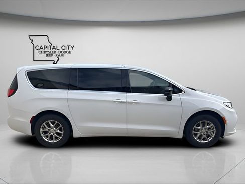 New 2026 Chrysler Pacifica Select image 6