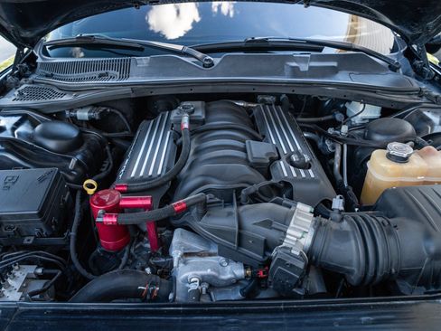Used 2017 Dodge Challenger R/T Scat Pack w/ Leather Interior Group RWD image 8