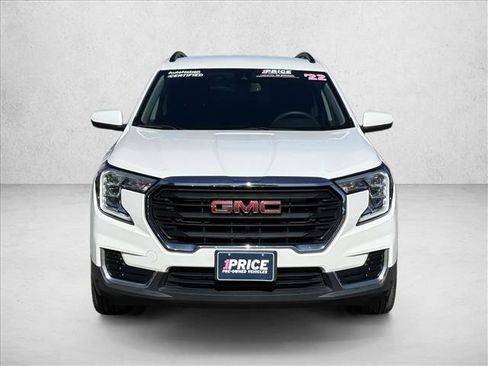 Used 2022 GMC Terrain SLE w/ Driver Convenience Package image 2