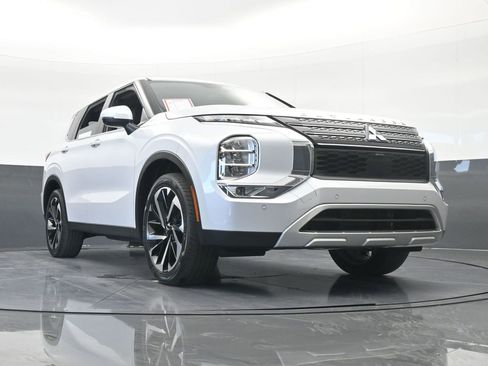 Used 2023 Mitsubishi Outlander SE image 71