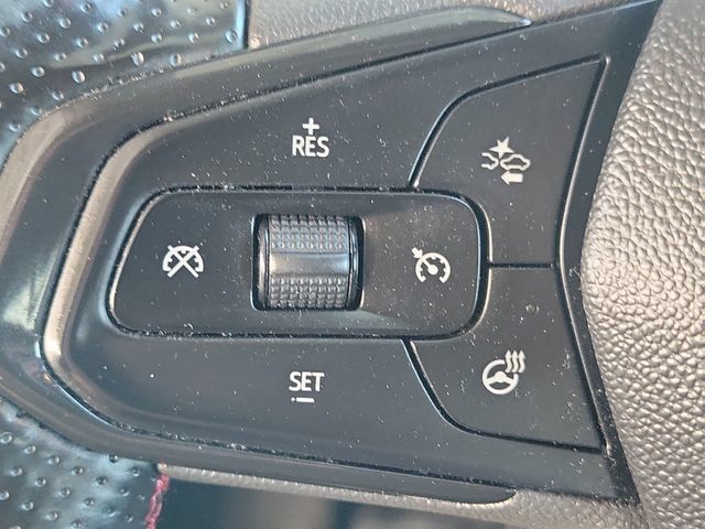 Used 2024 Chevrolet Trax RS FWD image 8