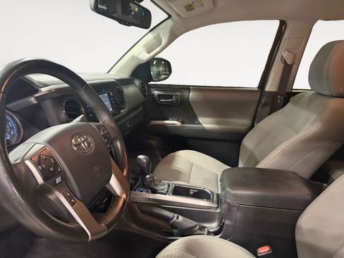 Used 2016 Toyota Tacoma SR5 w/ Exterior Package RWD image 10