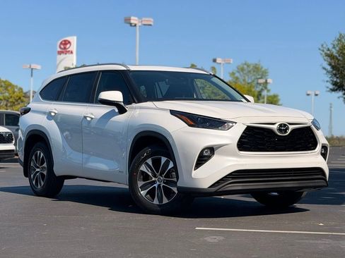 New 2026 Toyota Highlander XLE AWD/4WD image 2