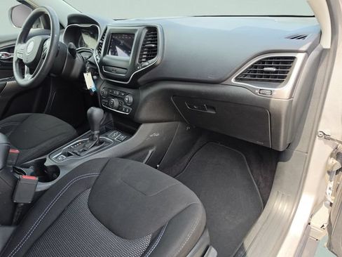 Certified 2019 Jeep Cherokee Latitude w/ Popular Appearance Group FWD image 14