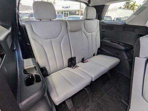 Used 2024 Hyundai Palisade SEL FWD image 18