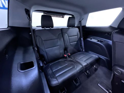 Used 2023 GMC Acadia SLT FWD image 44
