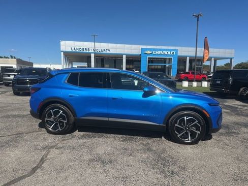 New 2026 Chevrolet Equinox EV LT image 2