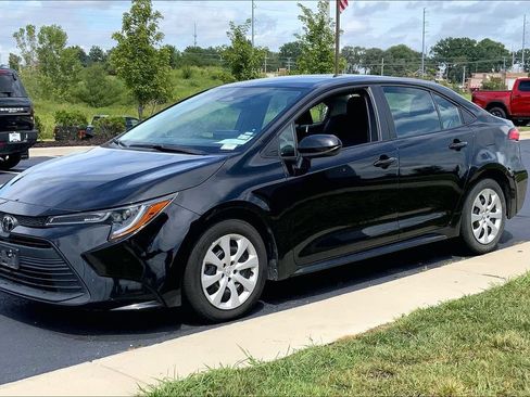 Used 2024 Toyota Corolla LE FWD image 5