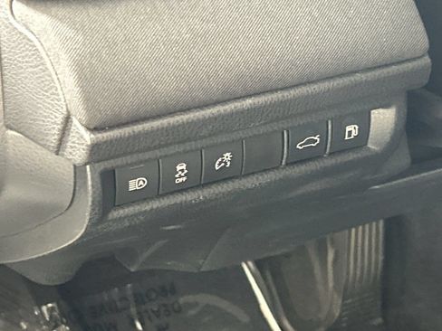Used 2025 Toyota Camry LE FWD image 13