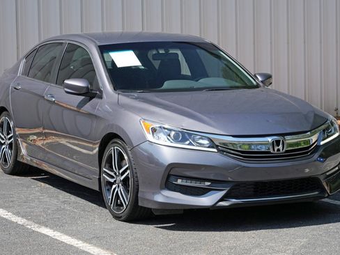 Used 2017 Honda Accord Sport image 47