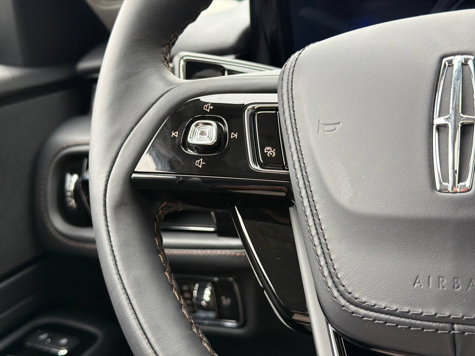 New 2027 Lincoln Aviator AWD w/ Jet Appearance Package image 25