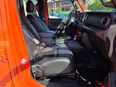 Used 2019 Jeep Wrangler Unlimited Sahara w/ Dual Top Group AWD/4WD image 41