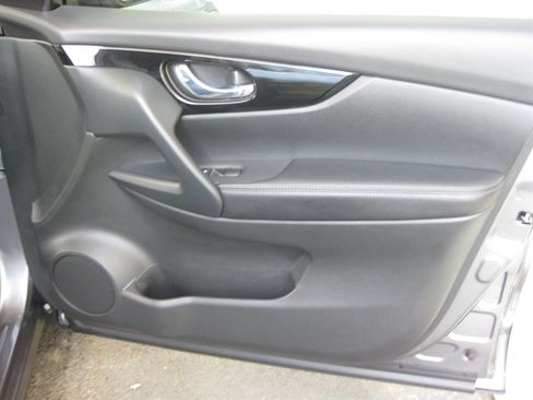 Used 2021 Nissan Rogue Sport SV FWD image 36