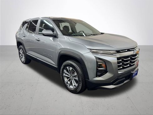 Used 2025 Chevrolet Equinox LT AWD/4WD image 14