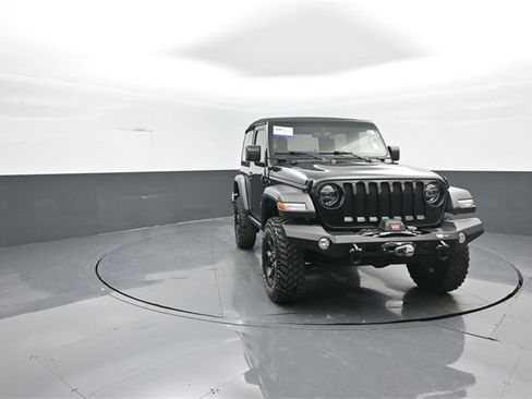 Used 2022 Jeep Wrangler Willys image 2