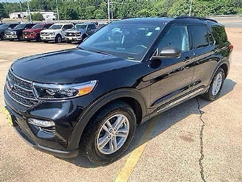 Used 2024 Ford Explorer XLT w/ Equipment Group 202A RWD image 2