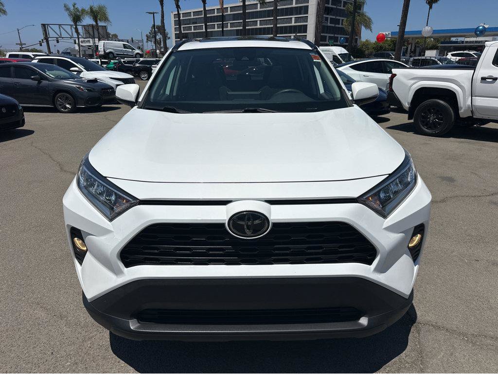 Used 2021 Toyota RAV4 XLE w/ Convenience Package FWD image 2