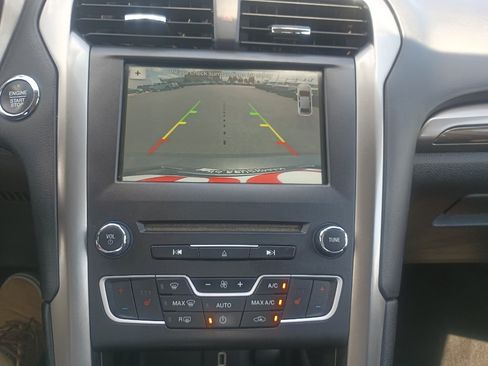 Used 2017 Ford Fusion SE w/ Fusion SE Technology Package FWD image 22