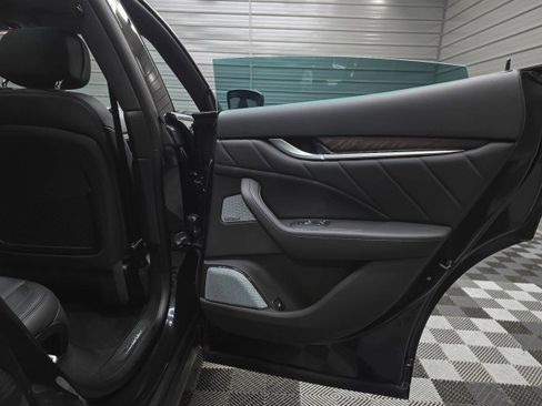 Used 2022 Maserati Levante GT AWD/4WD image 36