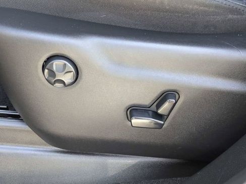 Used 2019 Jeep Grand Cherokee Laredo w/ Laredo X Package image 21