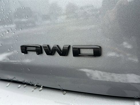 Used 2024 GMC Terrain SLT w/ Tech Package image 12