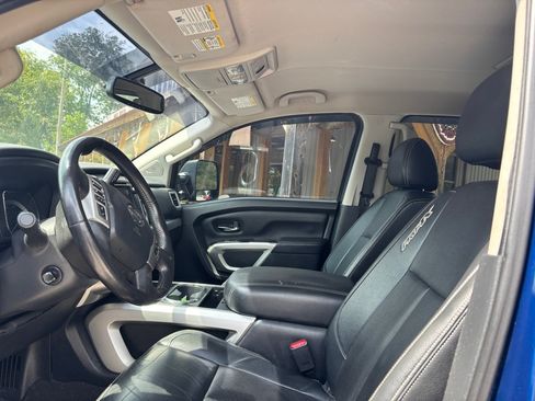 Used 2019 Nissan Titan PRO-4X w/ Pro-4x Convenience Package AWD/4WD image 2