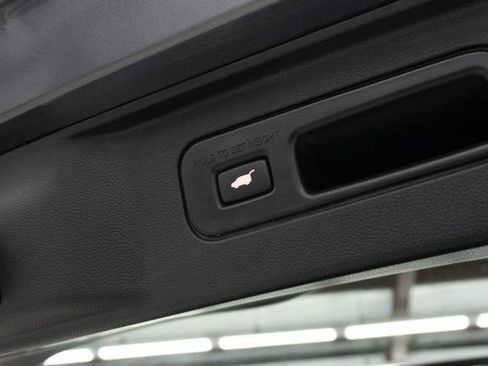 Used 2023 Honda Pilot Touring image 12