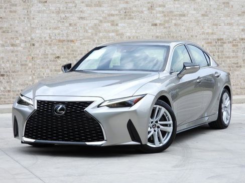 Used 2022 Lexus IS 300 RWD image 7