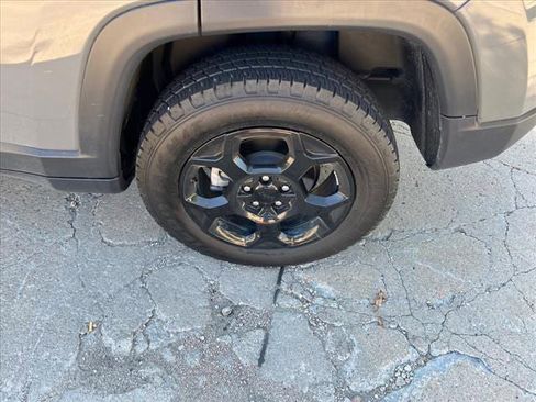 Used 2023 Jeep Compass Trailhawk image 3