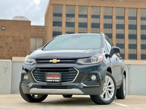 Used 2017 Chevrolet Trax Premier w/ Driver Confidence II Package AWD/4WD image 1