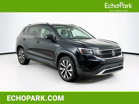 Used 2022 Volkswagen Taos SE image 1