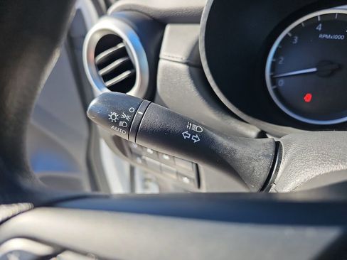 Used 2025 Nissan Versa S w/ Trunk Package image 30