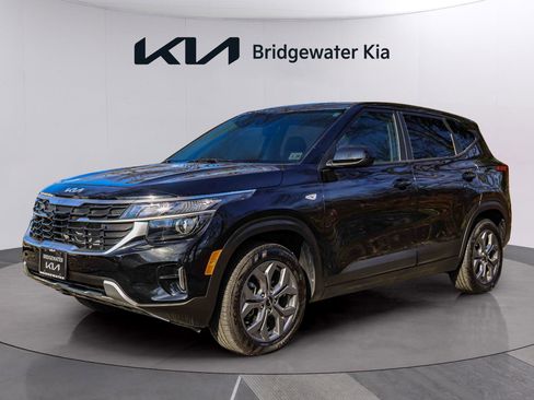 Certified 2024 Kia Seltos LX image 4