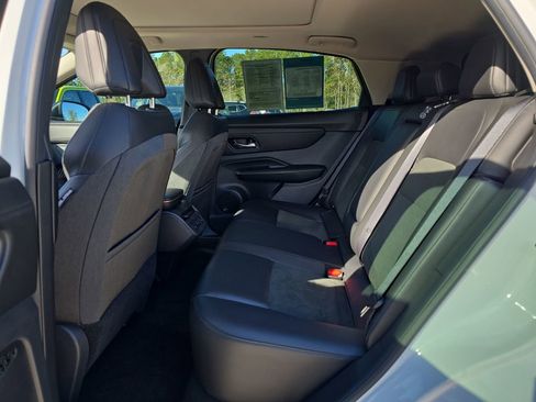 Used 2023 Nissan Ariya FWD image 19