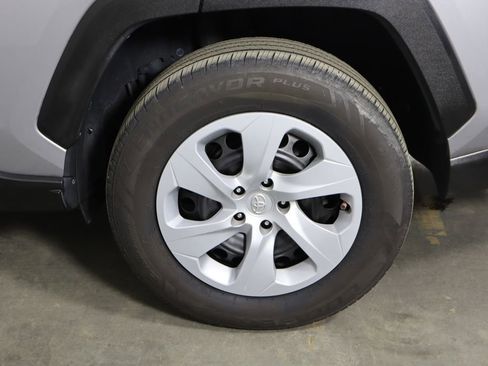 Used 2019 Toyota RAV4 LE FWD image 39