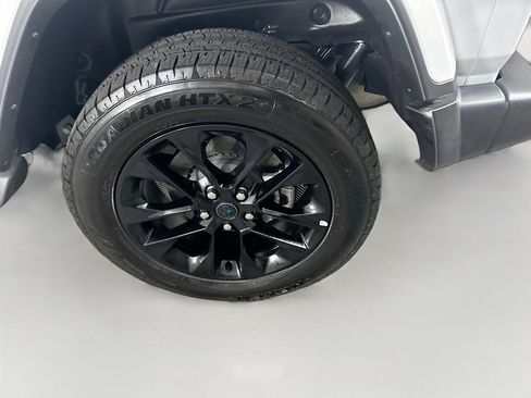 Used 2025 Jeep Wrangler Sahara image 11