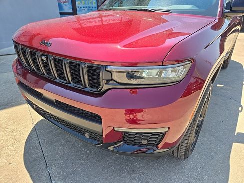 Used 2025 Jeep Grand Cherokee L Limited w/ Luxury Tech Group II image 18