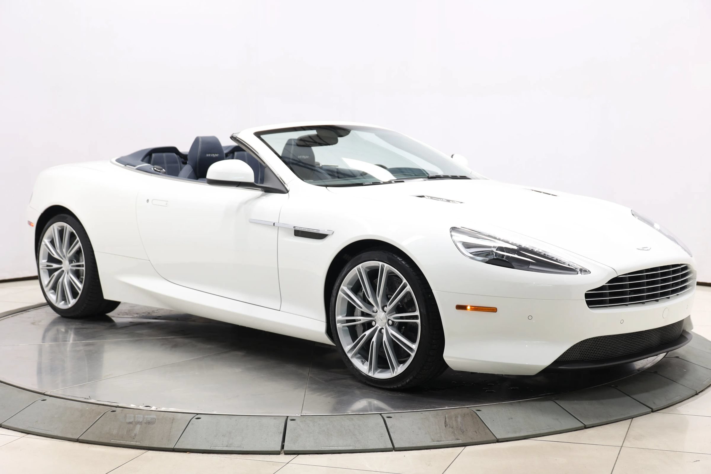 Used 2012 Aston Martin Virage Volante RWD image 89