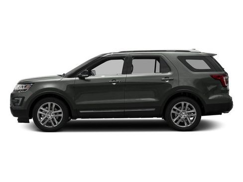 Used 2017 Ford Explorer XLT w/ Equipment Group 202A AWD/4WD image 3