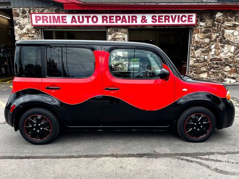 Used 2009 Nissan Cube 1.8 w/ Interior Designer Pkg FWD image 8
