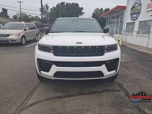 Used 2026 Jeep Grand Cherokee Summit w/ Obsidian Package AWD/4WD image 10