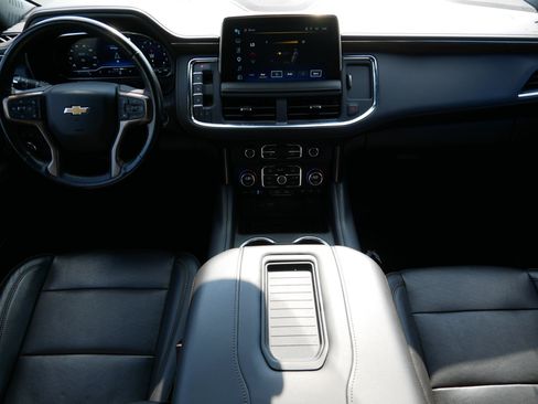 Used 2023 Chevrolet Suburban High Country AWD/4WD image 10