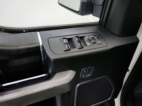 Used 2018 Ford F150 Platinum w/ Equipment Group 701A Luxury AWD/4WD image 23